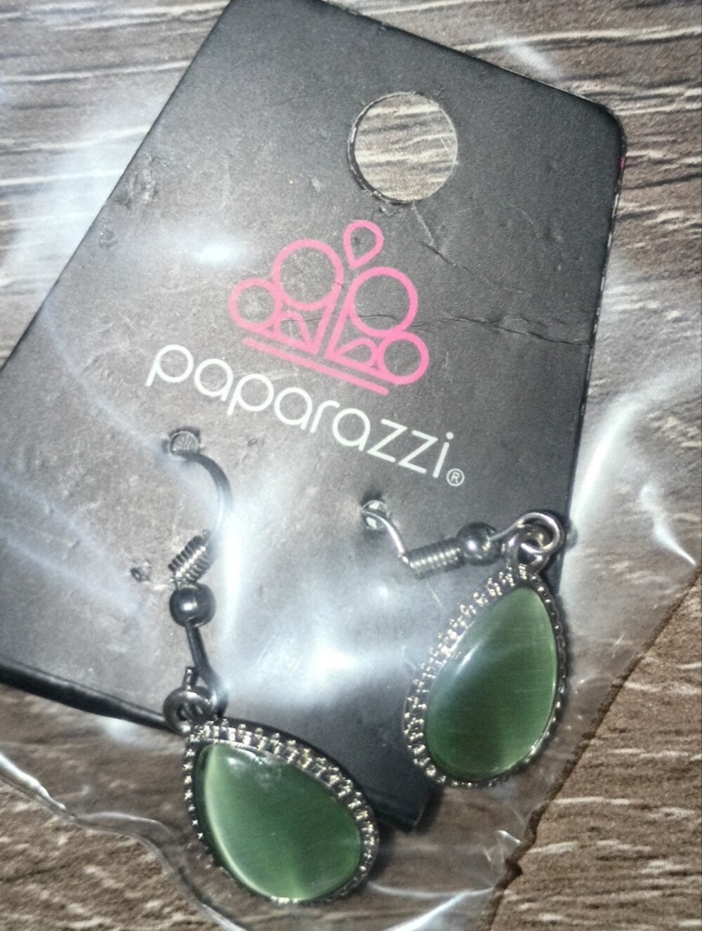 NEW paparazzi Silver-Tone Green Teardrop Earrings